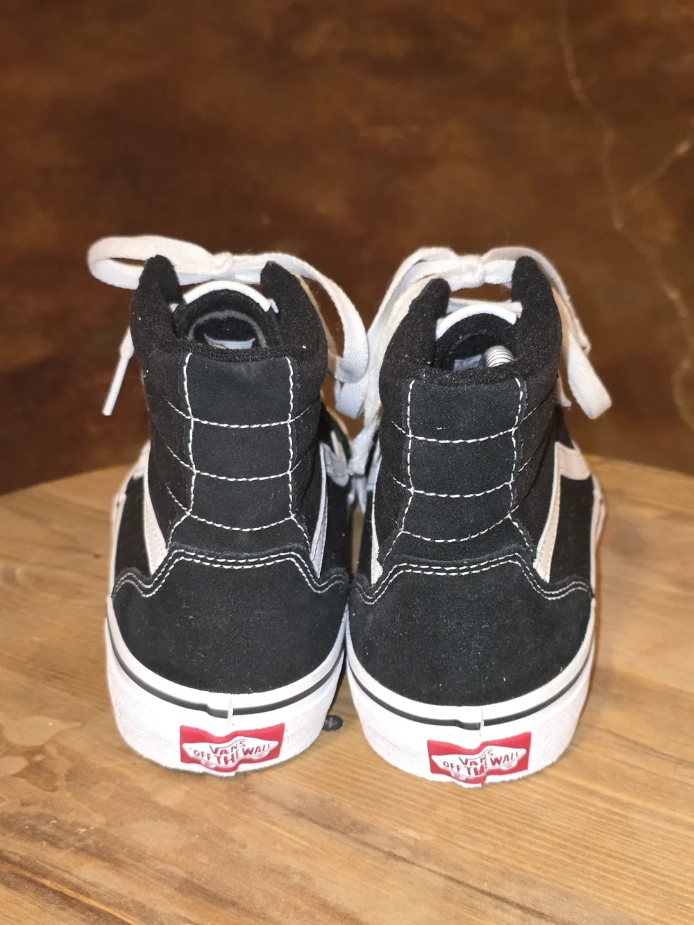 VANS Sk8-Hi Classic Black & White High Top Sneakers Youth Size 6